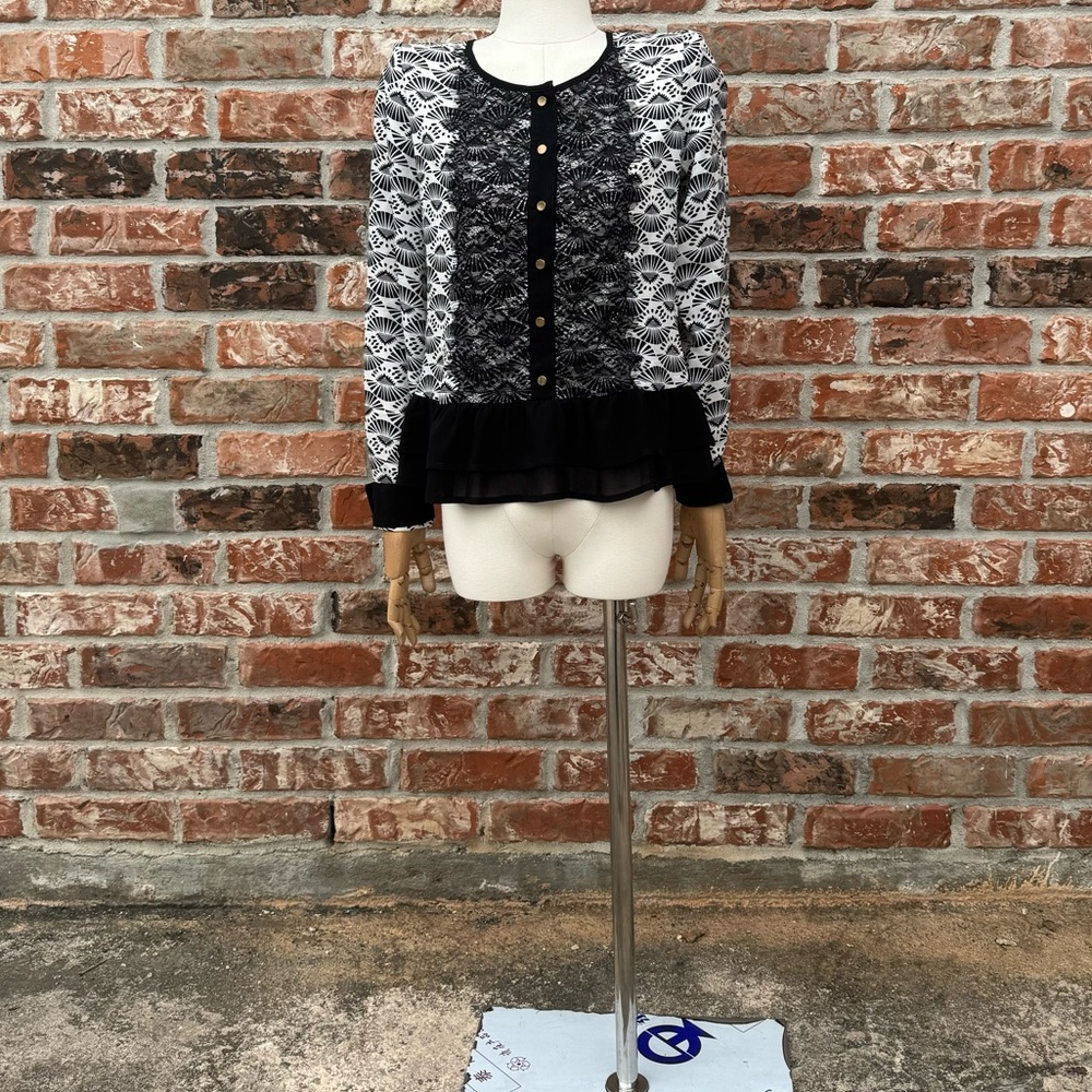 Stylebook black and white lace long sleeve peplum top / S / Excellent condition - Picture 9 of 13
